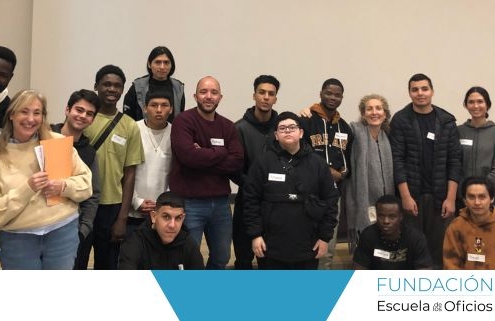 Grupo de alumnos con su profesora