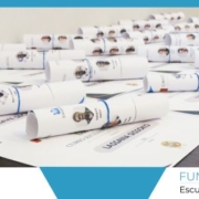 Diplomas de los alumnos graduados de la formación