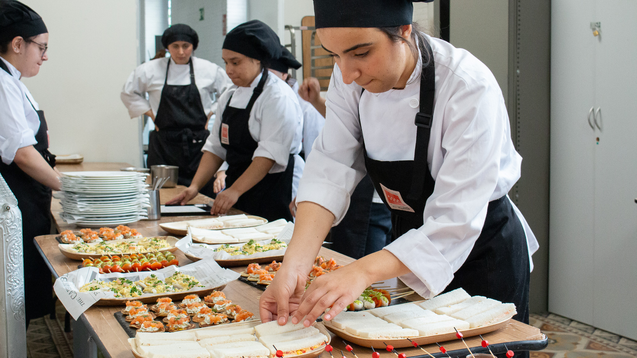 Plato de crema servido como muestra de los servicios de catering de la Escuela de los Oficios